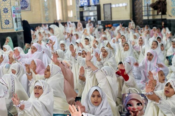آغاز فصل بندگی دانش‌آموزان قرچک در جشن تکلیف