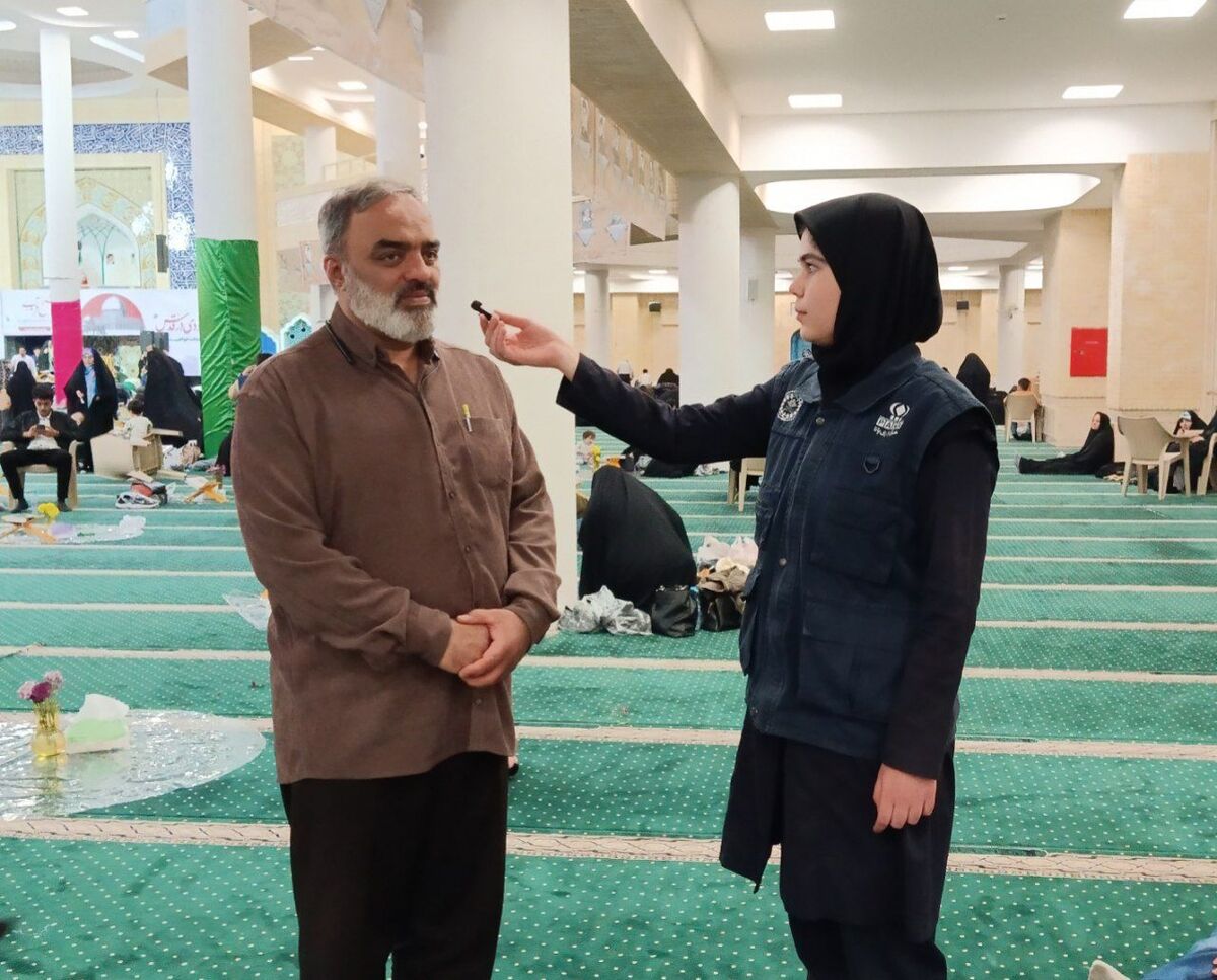  محفل قرآنی و افطاری ساده در مصلای خاتم الانبیا زنجان با استقبال گسترده مردم همراه بود‌