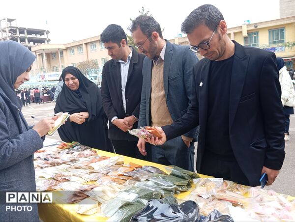 بازارچه کسب و کار دانش آموزی در دبیرستان افشار نژاد ناحیه پنج مشهد