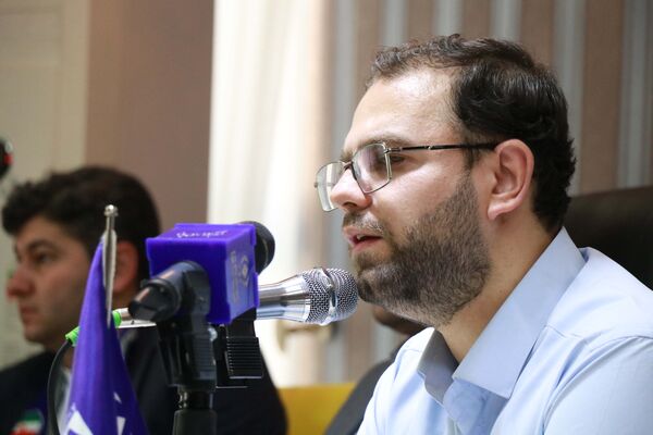 نشست صمیمی دانش‏‌آموز خبرنگاران و نمایندگان مجلس دانش‌آموزی آذربایجان شرقی با علی فلاحتکار