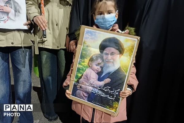 حضور دانش‌آموزان و فرهنگیان فشافویه در آیین‌های شبانه؛ نمایش بصیرت و تجدید میثاق با آرمان‌های شهدا