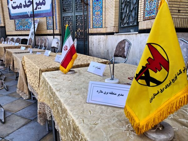 برپایی میز خدمت در نمازجمعه ملارد؛ حل سریع مشکلات مردم در حاشیه نمازجمعه