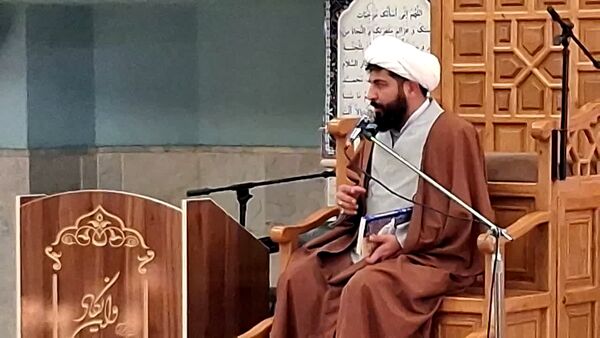 اعتکاف دانش آموزی در کاشمر