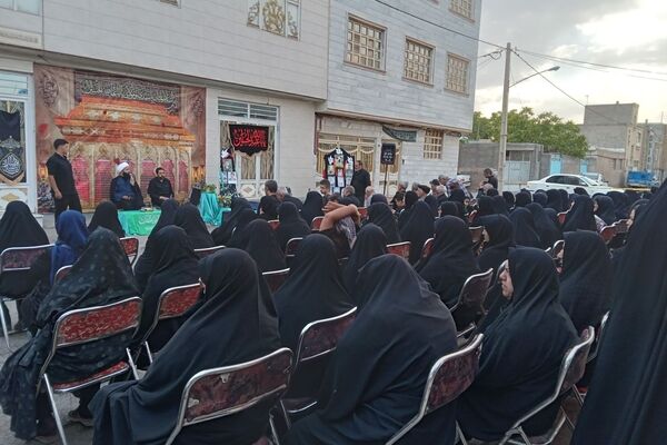 عزاداری عاشقان اهل‌بیت (ع) در کوچه پنج‌تن نیشابور 