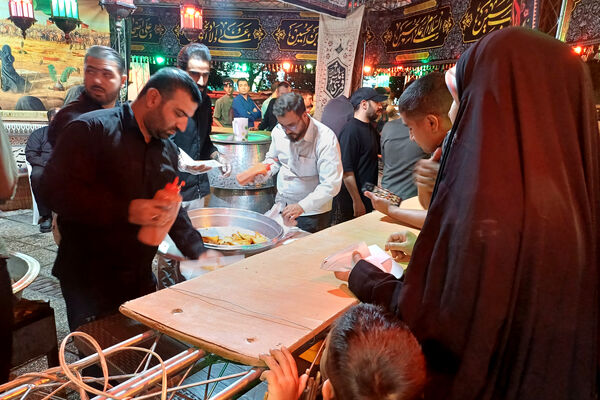 پذیرایی ویژه در مسیر عشق