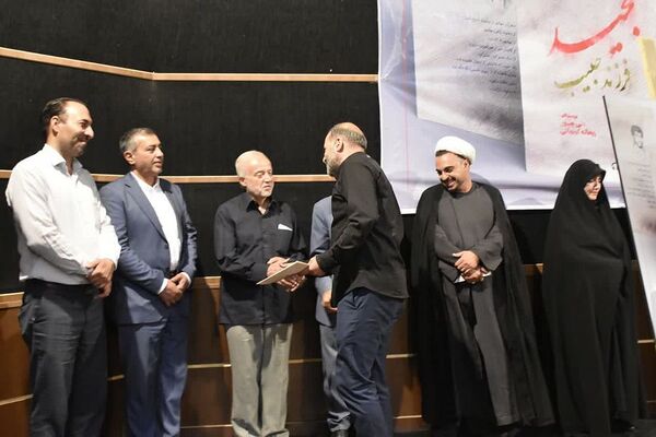 رونمایی از کتاب مجید فرزند حبیب در سالن آمفی تئاتر فرهنگسرای کوثر شهرستان دماوند 