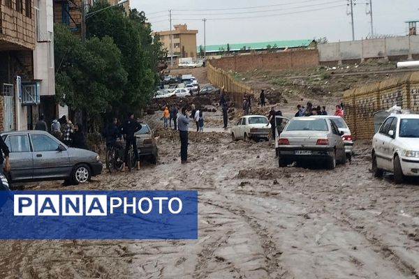 حضور جهادی بسیج و مردم برای کمک به سیل زده مشهد 