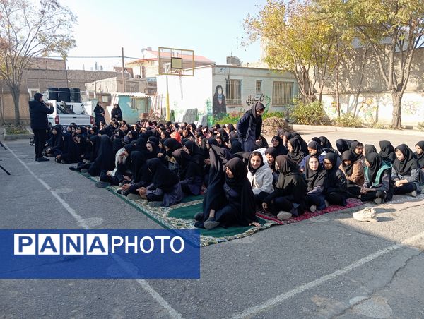 بزرگداشت هفته بسیج در دبیرستان حاج تقی نجفی نیشابور 