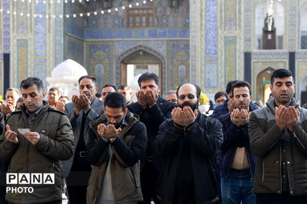 اقامه نماز عید فطر در حرم مطهر رضوی-۱
