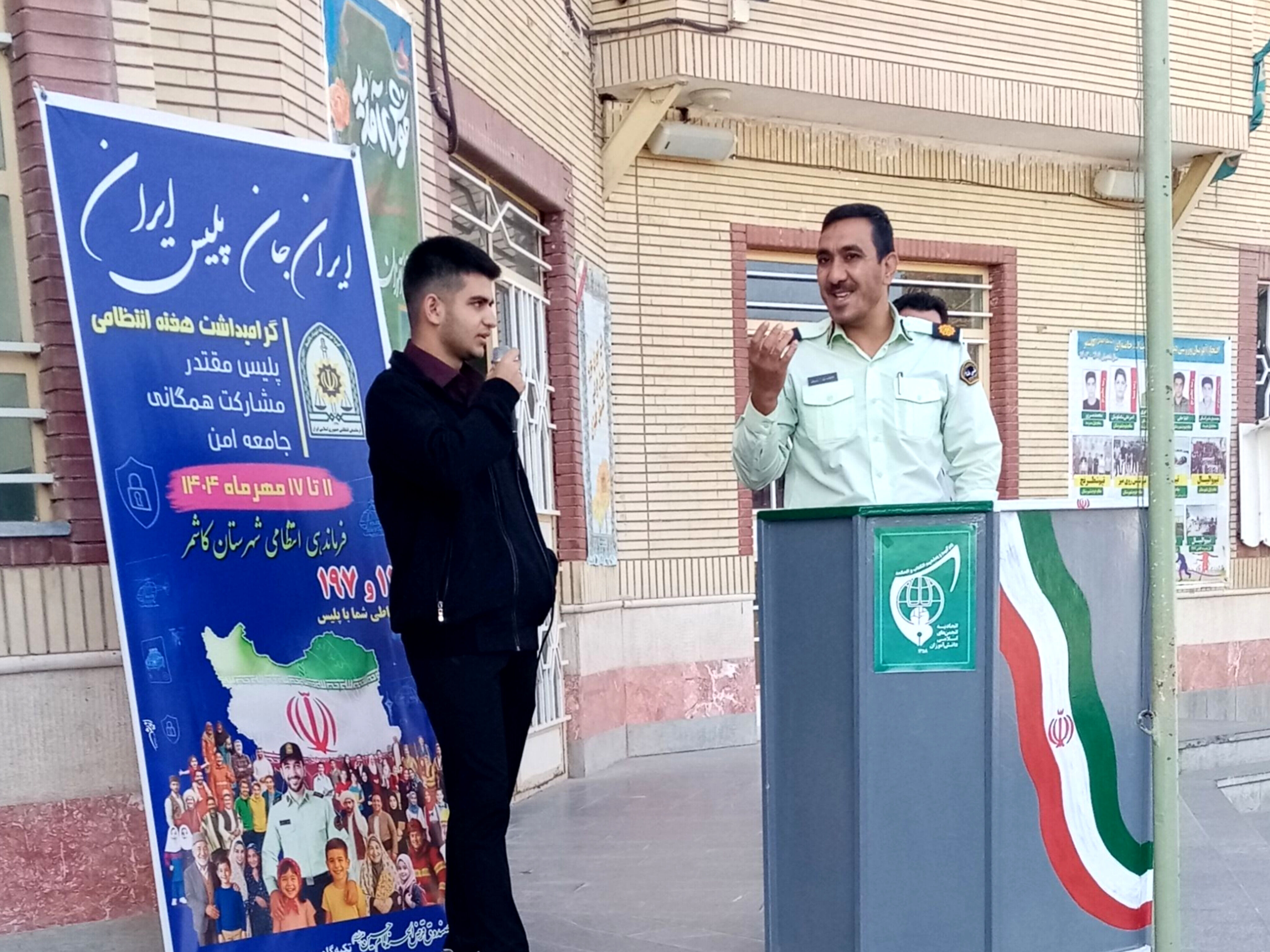رئیس پلیس فتا کاشمر در مراسم صبحگاه دبیرستان آیت‌الله خامنه‌ای بر هوشیاری در فضای مجازی تأکید کرد