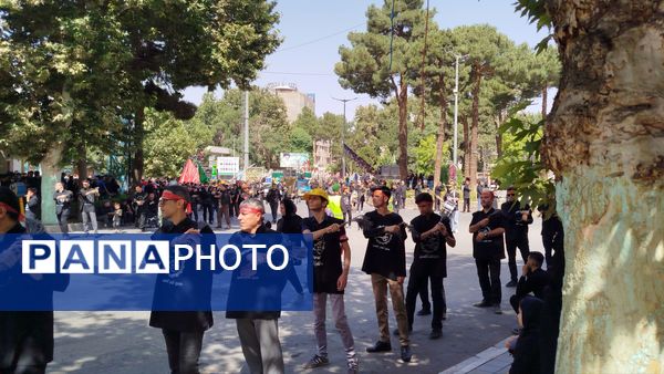 برپایی پرشور مراسم عزاداری سیدالشهدا در خیابان‌های نیشابور 