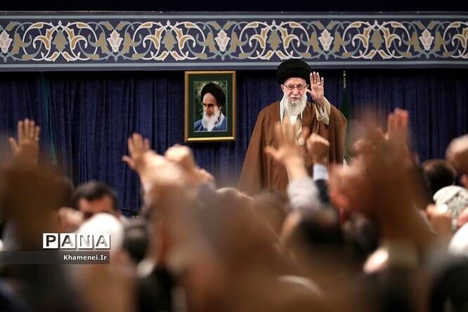 قائد شهید امت جایگاهی ویژه برای دانش آموزان قائل بودند
