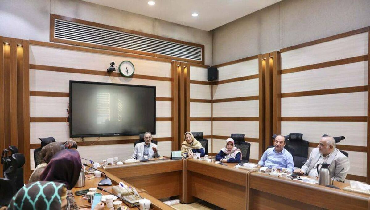 هشتمین نشست انجمن شعر برگ با موضوع «مخاطب‌شناسی» برگزار شد