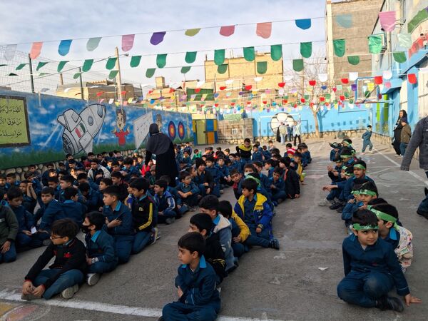 جشن پیروزی انقلاب در مدرسه هوشمند خیرزاده