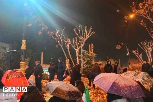 مراسم احیا شب قدر مردم پردیس همچنان در خیابان و با وجود بارش برف 