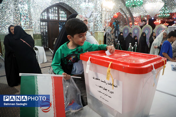 مرحله دوم انتخابات چهاردهمین دوره ریاست‌ جمهوری در آستان امامزاده صالح(ع)