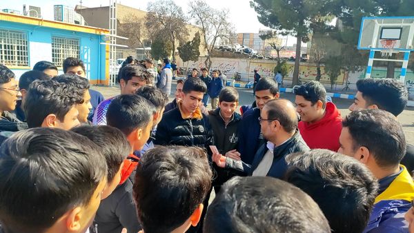 فینال مسابقات گل کوچیک در دبیرستان شاهد ابوذر غفاری 