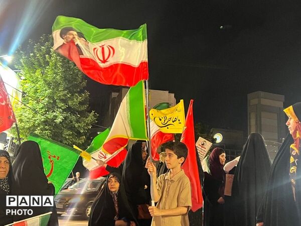حضور باشکوه مردم کرج در نود و نهمین شب از تجمعات مردمی