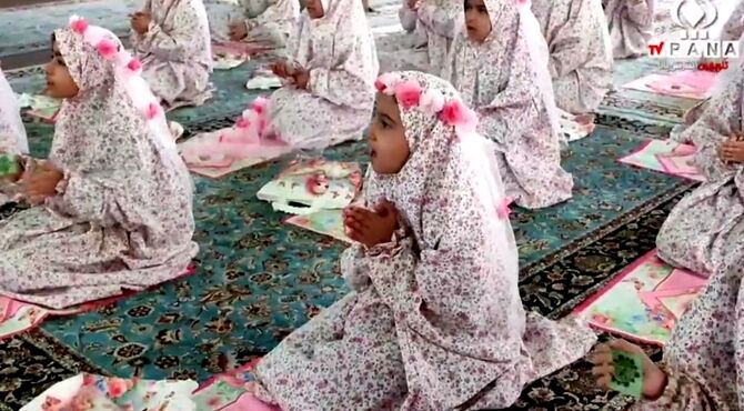 جشن تکلیف دانش‌آموزان دختر دبستان افق شهرستان زابل
