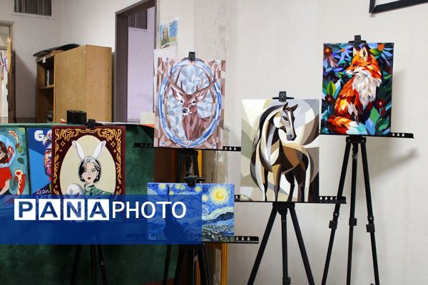 نمایشگاه آثار هنرجویان هنرستان فنی‌وحرفه‌ای دخترانه آفرینش پردیس