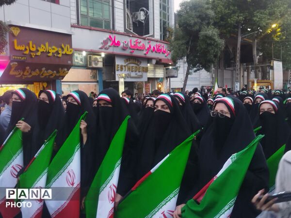 شکوه رژه امروز، از خودرو های سپاه تا شور مردم