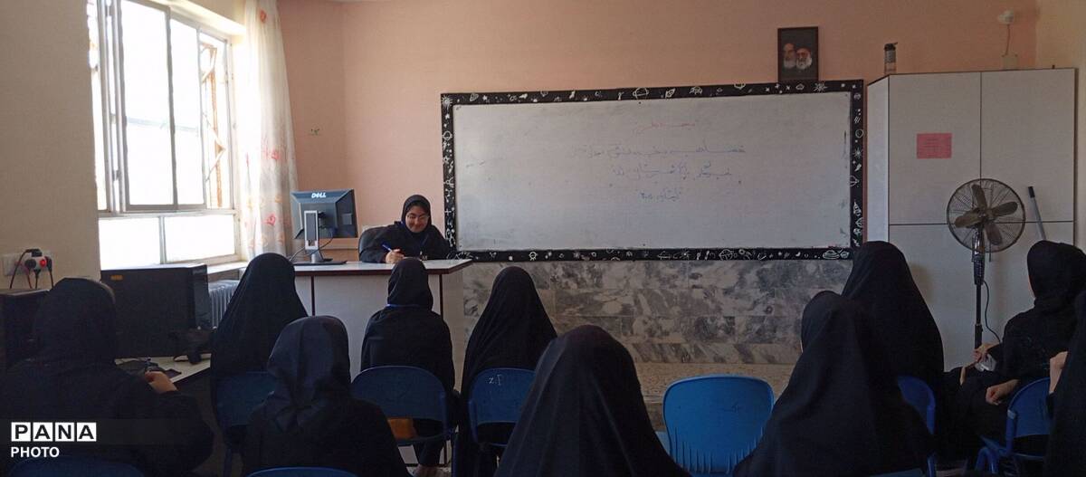 اردوی آموزشی و مهارتی «طلایه‌داران» ویژه دانش‌آموزان دختر در هنرستان فرید زاوه