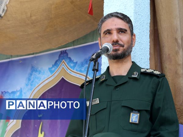 آیین نواختن زنگ ایثار و مقاومت در دبیرستان شاهد معراج