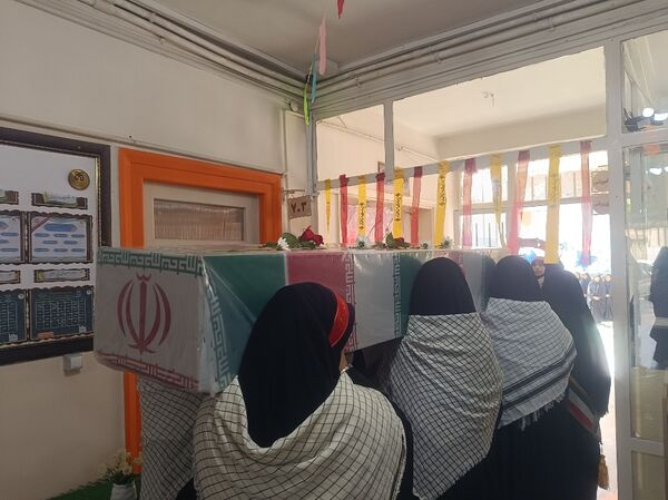افتتاح وتشکیل سنگر رفافت در دبیرستان دخترانه امام حسین (ع) واحد۳