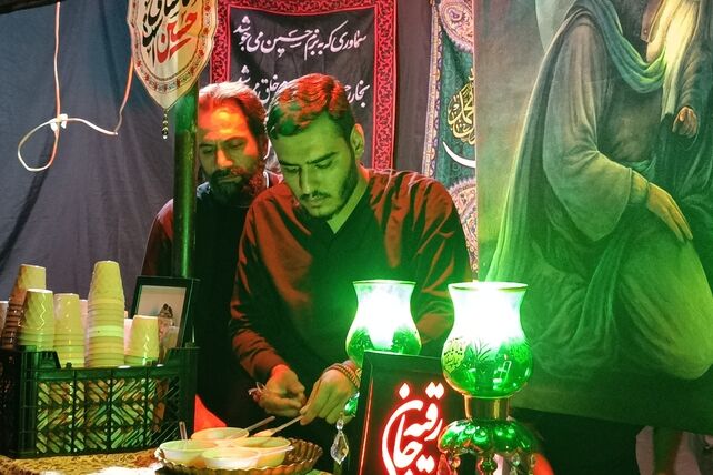 رودهن در سوگ امام شهید؛ اجتماع شبانه مردم و برپایی موکب «رقیه جان(س)»