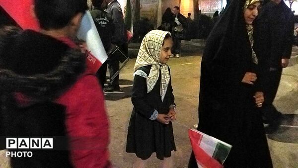 دختران نیشابوری در صف اول تجمعات-۲