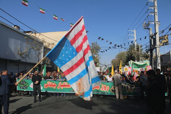 فریاد استکبار ستیزی از ورامین طنین انداز شد