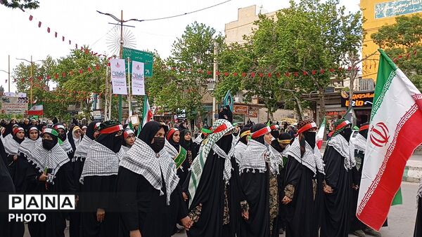جانفدایان خرم‌ آباد در روز ولادت امام رضا (ع) به رژه برخاستند