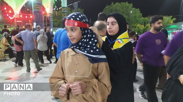 تجلی ایثار در مسیر عاشقی؛ دانش‌آموزان اندیمشک میزبان زائران کوچک اربعین شدند