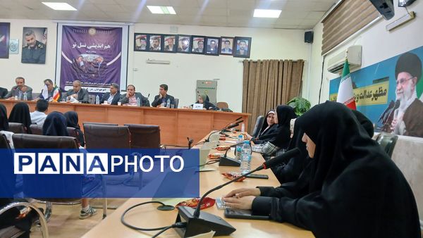 نشست هم‌اندیشی نسل نو با فرماندار شهرستان عنبرآباد