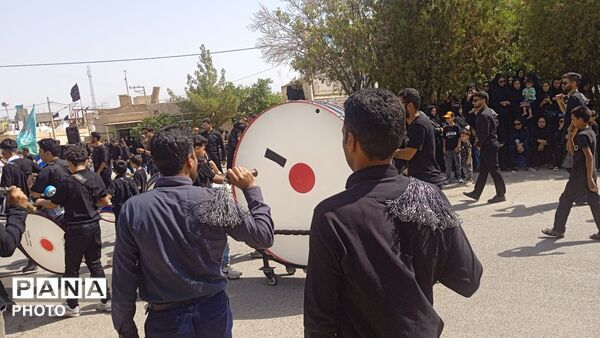 نخل گردانی در روستای فدافن،تاسوعایی به یادگار از کربلا 