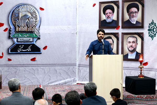 مراسم بزرگداشت شهیدان خدمت در دبیرستان متوسطه دوم امام صادق(ع)