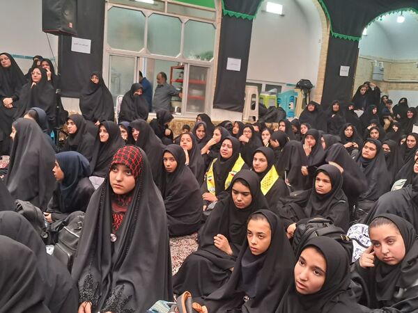 میزبانی دانش‌آموزان دختر شهرستان تفت از شهید گمنام
