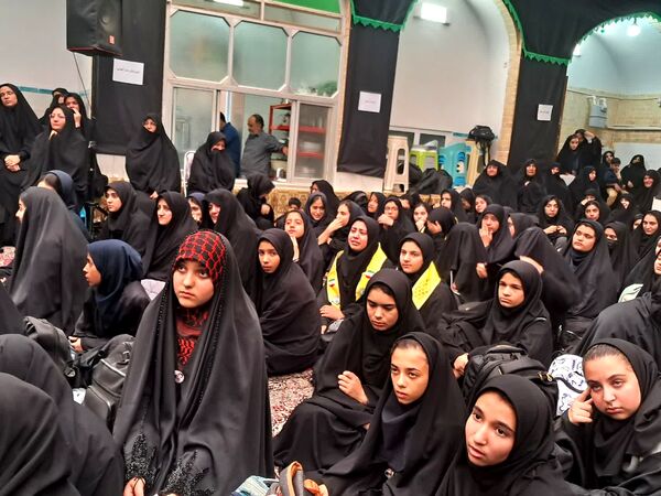 میزبانی دانش‌آموزان دختر شهرستان تفت از شهید گمنام