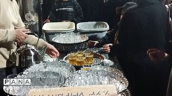 چایخانه فاطمه الزهرا ( س) هر شب در حال  خدمت رسانی به عاشقان وطن 