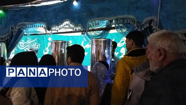 موکب هایی که به عشق حضرت مهدی (ع) از مردم پذیرایی کردند 