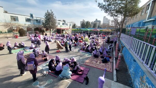 برگزاری اردوی درون مدرسه‌ای و جشنواره غذا در دبستان شاهد تحقیقی ناحیه ۶