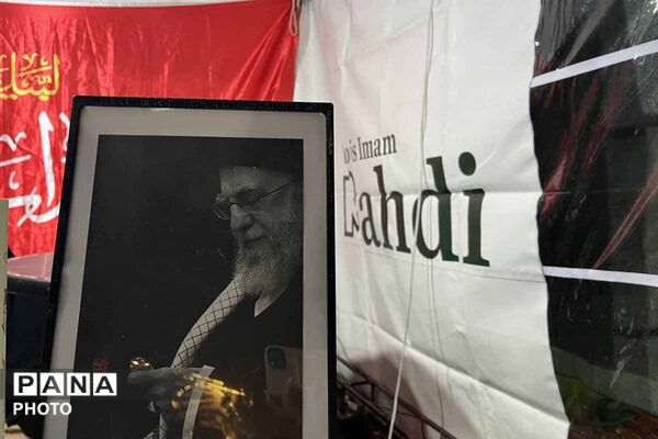 همزمان با شهادت امام حسن عسکری(ع)؛ مردم در چهلم رهبر شهید انقلاب به میدان آمدند
/2