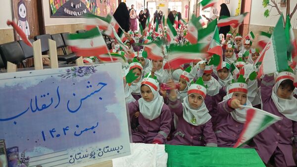  قاب‌های خبری از مراسم زنگ انقلاب در دبستان بوستان شهرستان بن