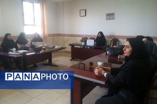 جلسه توجیهی دستورالعمل انتخاب بانوی معلم تراز انقلاب اسلامی