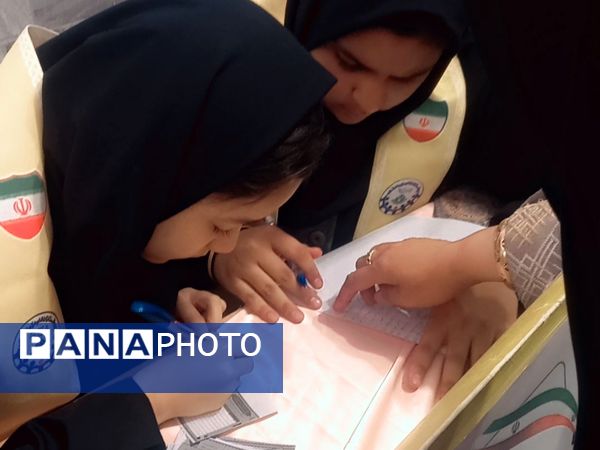 انتخابات شورای دانش آموزی در دبیرستان دخترانه انیس خوش قدم