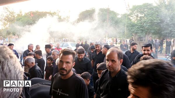 حرکت دسته‌های عزاداری در روستای فدافن همزمان با روز تاسوعای حسینی