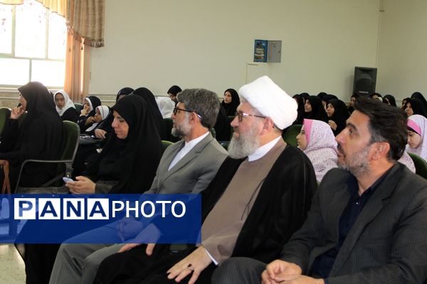 آیین تجلیل از برگزیدگان پسر مسابقات قرآن، عترت و نماز شهرستان بن 