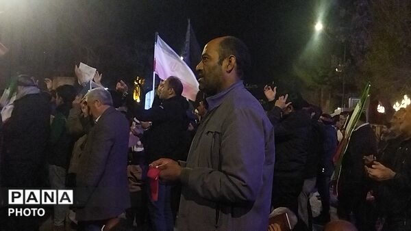 نیشابوری ها قرآن ها را به سر گرفتند-۲