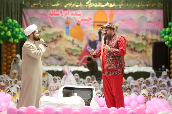 دختران، مهمان حضرت معصومه(س) شدند