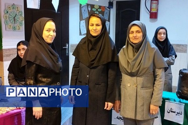 بازارچه دانش‌آموزی با طعم خلاقیت در مدرسه حضرت خدیجه(س) بهارستان‌دو